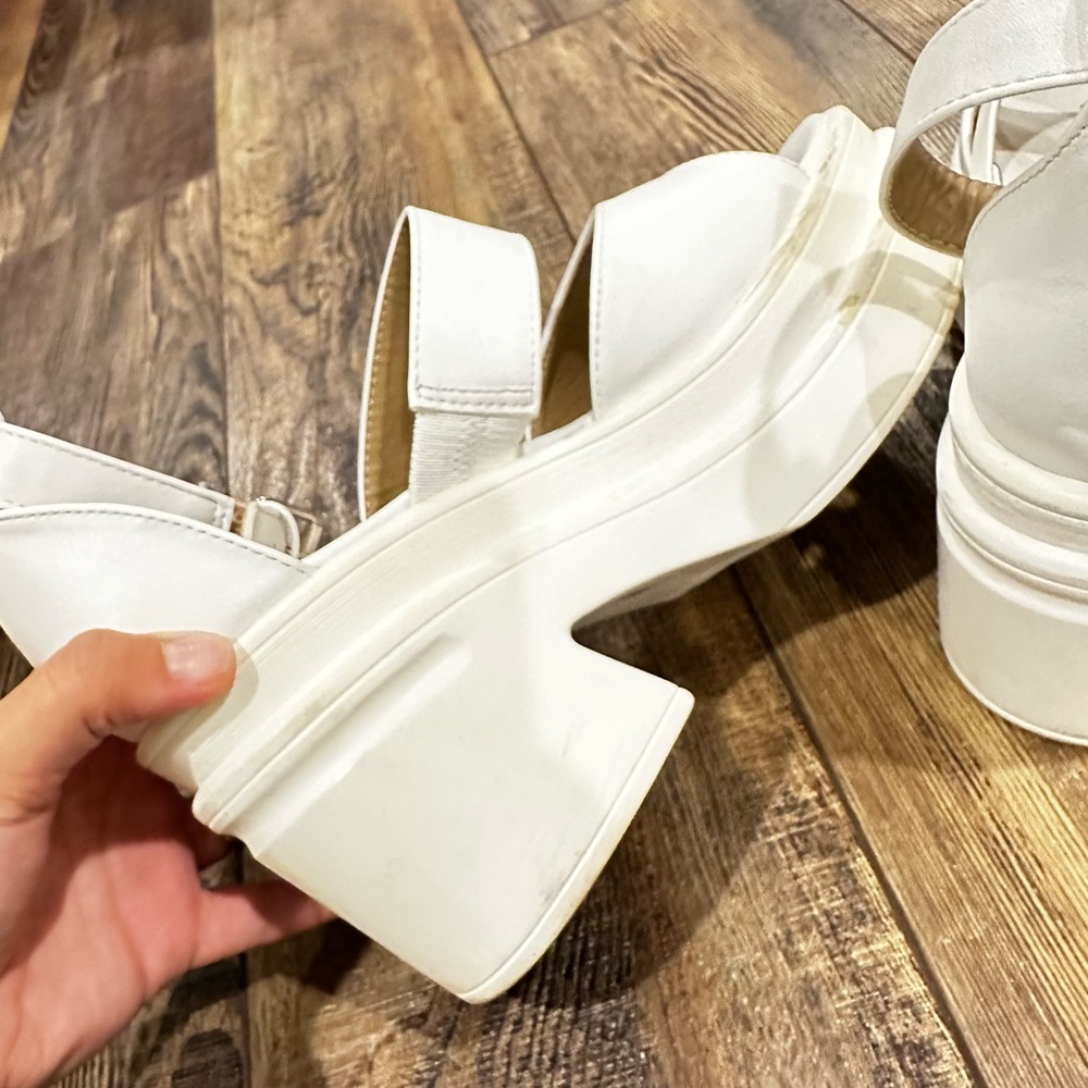 White Platform Heels! Perfect Condition - image 3
